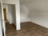 Gemütliche 2 Zimmer-Dachgeschosswohnung Nähe Uni-Sportplatz in Gießen - WoAb_-15422_07 - Wohnzimmer_Bild2.jpg